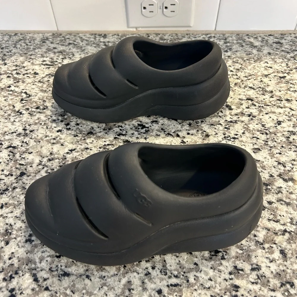 Authentic UGG clogs - Picture 2 of 5